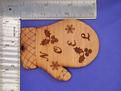 Mitten (noel) Cedar Ornament